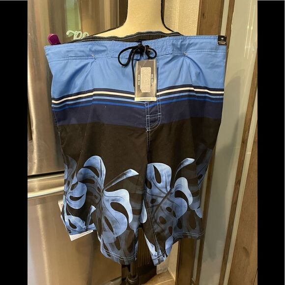 NWT Roundtree&Yorke Swim Trunks  - Picture 1 of 7